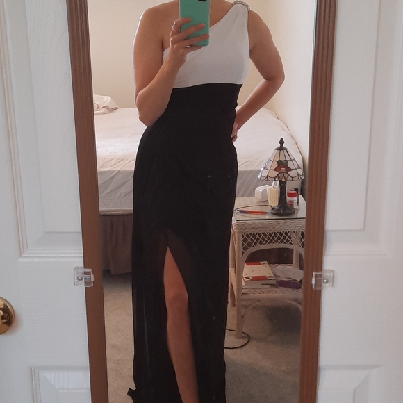 David's Bridal Gown - Picture 2 of 6